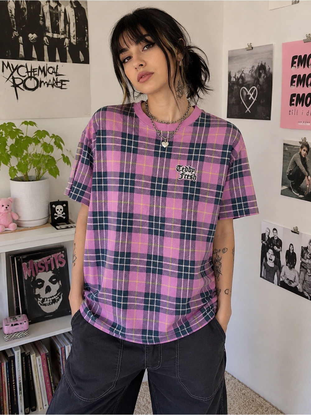 Teddy Fresh Pink Plaid Graphic Tee Size Medium Streetwear Skater Y2K - Picture 10 of 10